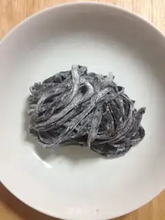 Make Garlic black pearl noodles step 0