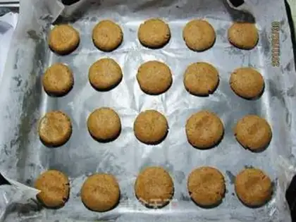 Make Peanut butter cookies step 4