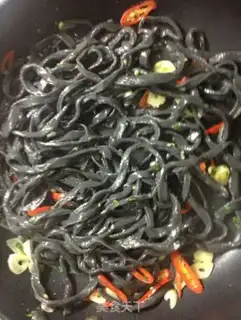 Make Garlic black pearl noodles step 15