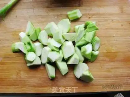 Make Tofu soup step 1