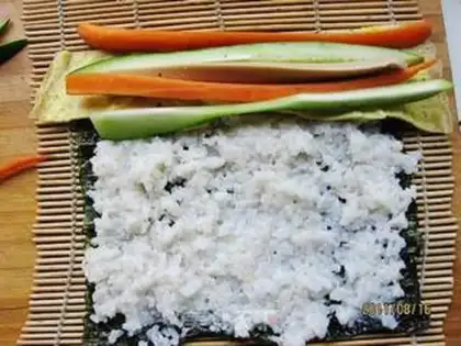 Make A simple sushi step 4