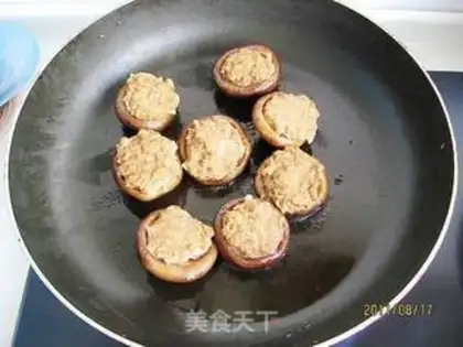 Make Fried mushroom meatballs step 4