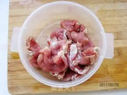 Make Pork-covered rice step 1