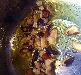 Make Fry wings with butter sauce step 12