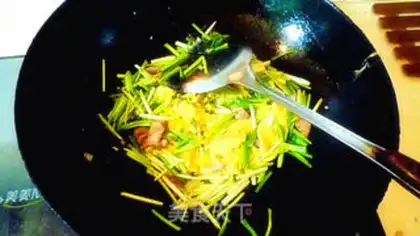 Make Garlic egg fried meat step 4