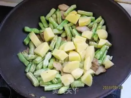 Make Potato fried beans step 3