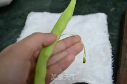 Make Slubber bean horns, quick noodles step 1