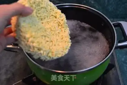 Make Slubber bean horns, quick noodles step 3
