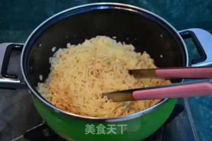 Make Slubber bean horns, quick noodles step 4