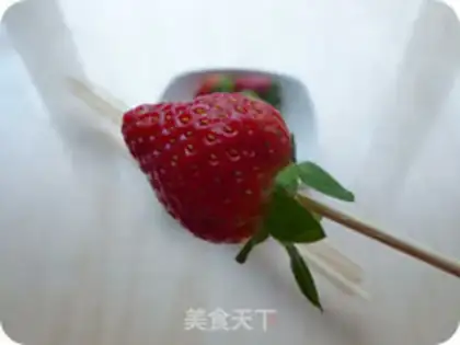 Make Strawberry chocolate lollipop step 3