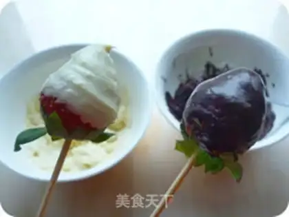 Make Strawberry chocolate lollipop step 5