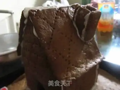 Make Christmas gingerbread house step 11