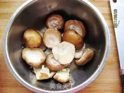 Make Pelican mushrooms fried tofu step 1