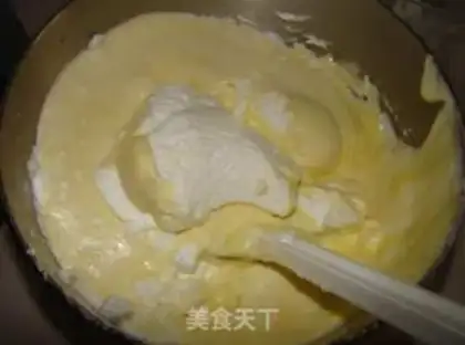 Make Christmas strawberry cake step 10