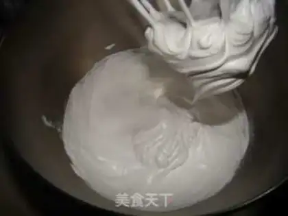 Make Christmas strawberry cake step 14