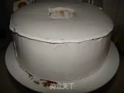 Make Christmas strawberry cake step 16