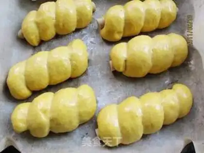 Make Pumpkin ham rolls step 5
