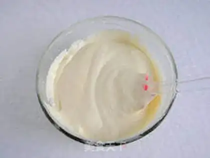 Make Snow strawberry garden cake step 3
