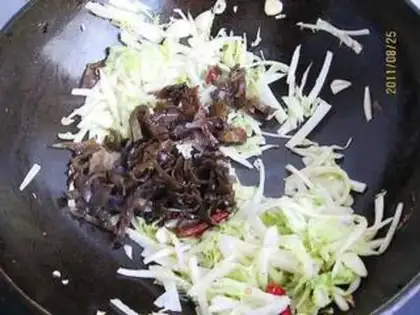 Make Sour chili and cabbage step 3