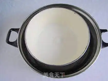 Make Snow strawberry garden cake step 9