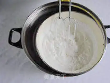 Make Snow strawberry garden cake step 10