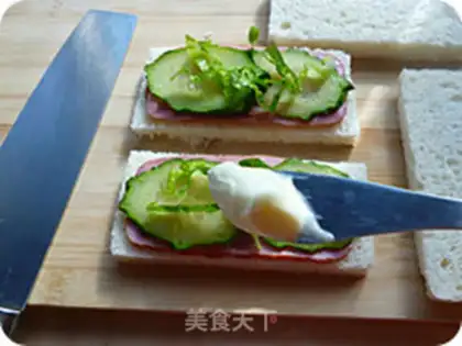 Make Eggskin toast step 4