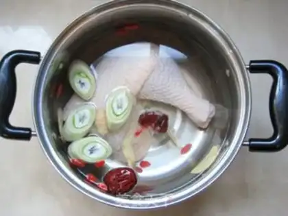 Make Chicken leg and soup pan step 0