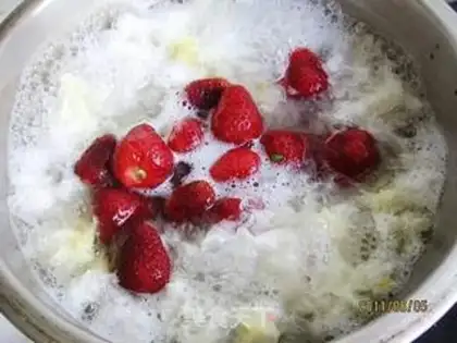 Make Strawberry curry step 2