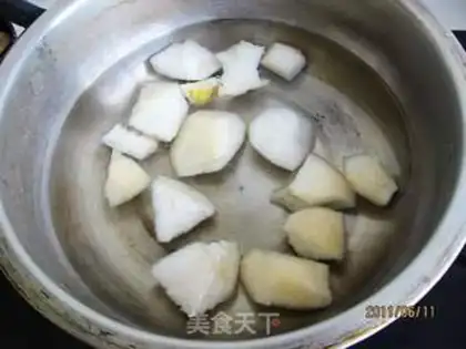 Make Strawberry pear step 1