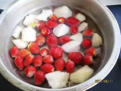 Make Strawberry pear step 2