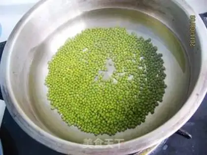 Make Silver ear green bean soup step 2