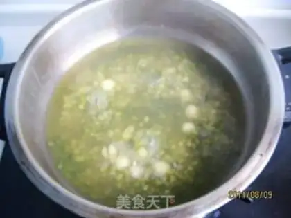 Make Silver ear green bean soup step 4