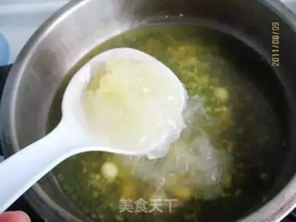 Make Silver ear green bean soup step 5