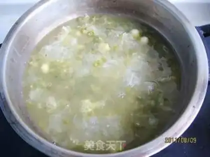 Make Silver ear green bean soup step 6