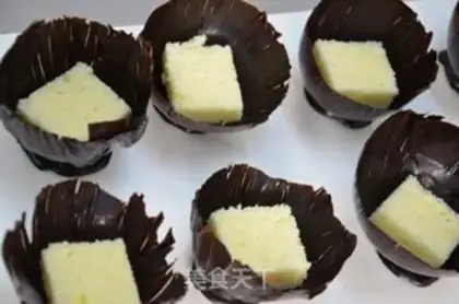 Make Chocolate petal bowl step 8