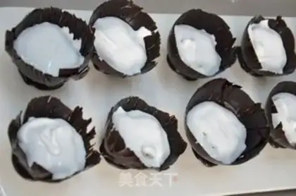 Make Chocolate petal bowl step 9