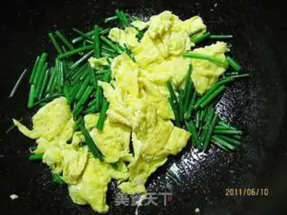 Make Fried eggs with moths step 4