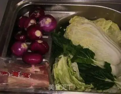 Make Onion with salted meat step 0