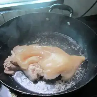 Make Potato pig hoof elbow step 1