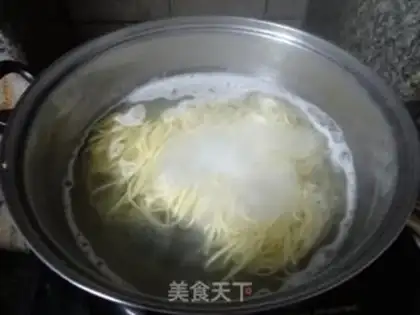 Make Shrimp noodles step 1