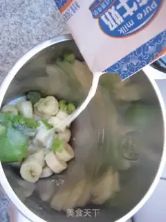 Make Banana monkey milkshake step 3