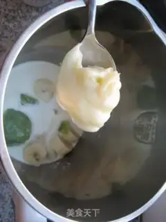 Make Banana monkey milkshake step 4