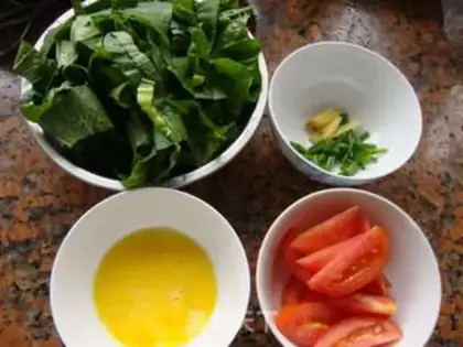 Make Tomato egg noodles step 0
