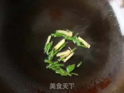 Make Tomato egg noodles step 1