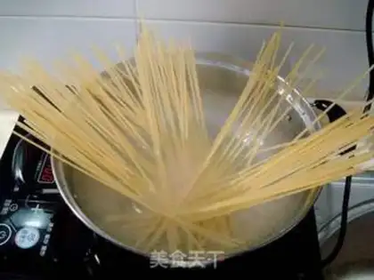 Make Fried pickle garlic pasta step 4