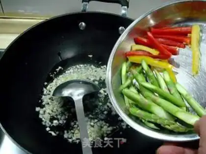 Make Fried pickle garlic pasta step 7