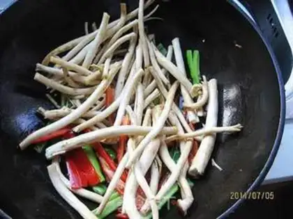 Make Tea mushrooms, bean skin step 3
