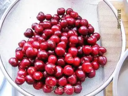 Make Homemade cherry sauce step 0