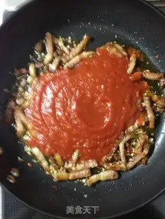 Make Tomato sauce. Black pearl noodles step 10