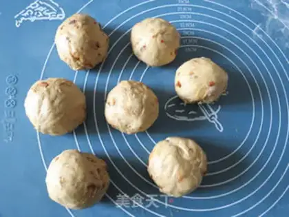 Make Red sugar date bread step 2